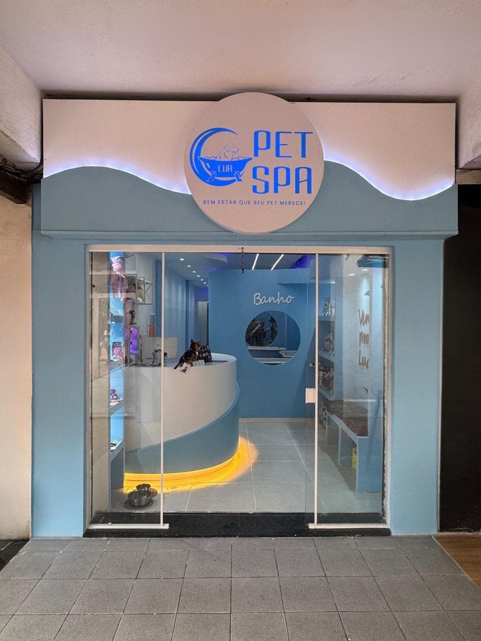 Fachada da loja Lua Pet Spa na Barra da Tijuca